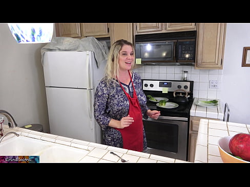 ❤️ Stepmom milking him in the kitchen before his date Sex video at us en-us.quizfarmature.ru